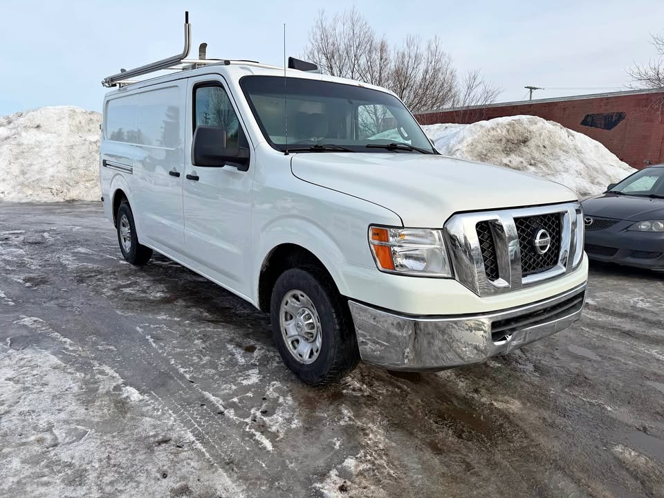 Nissan NV 2500